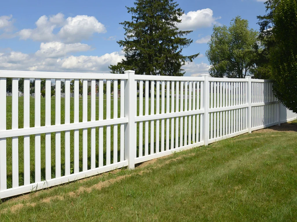 Vinyl-Fencing