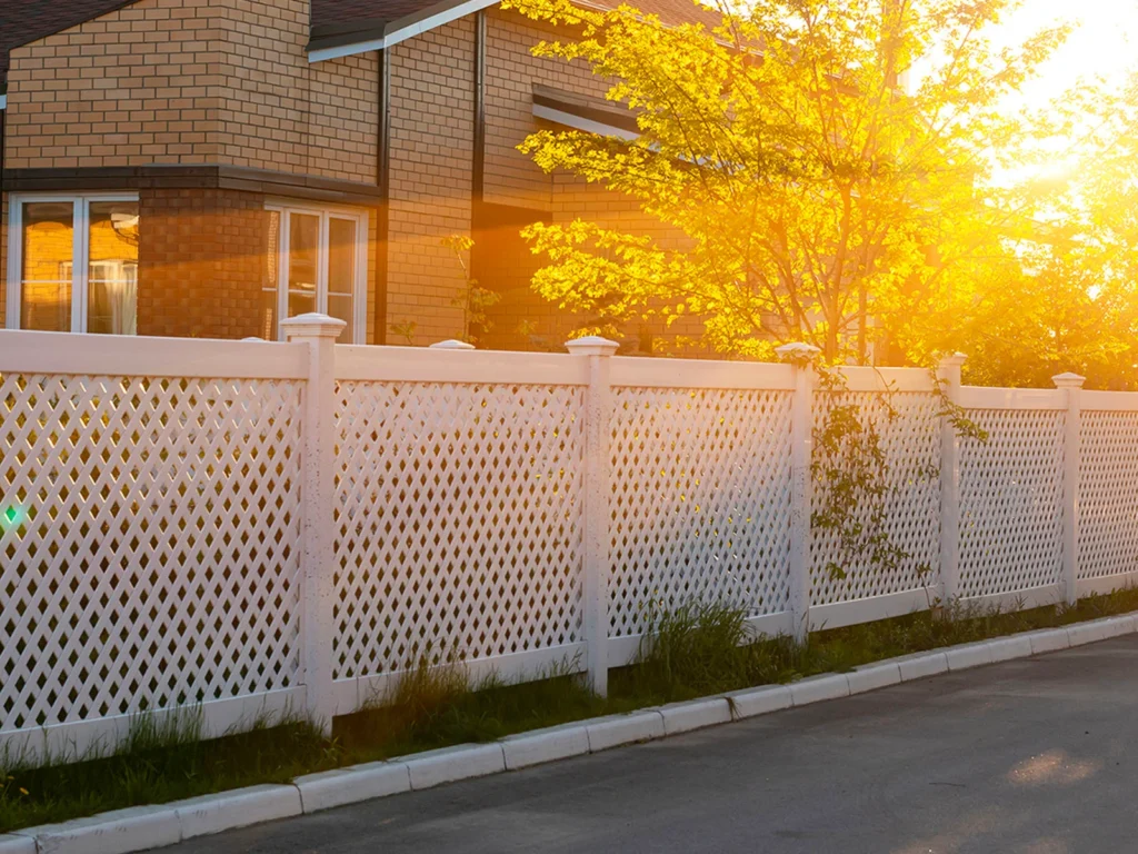 Vinyl-Fencing