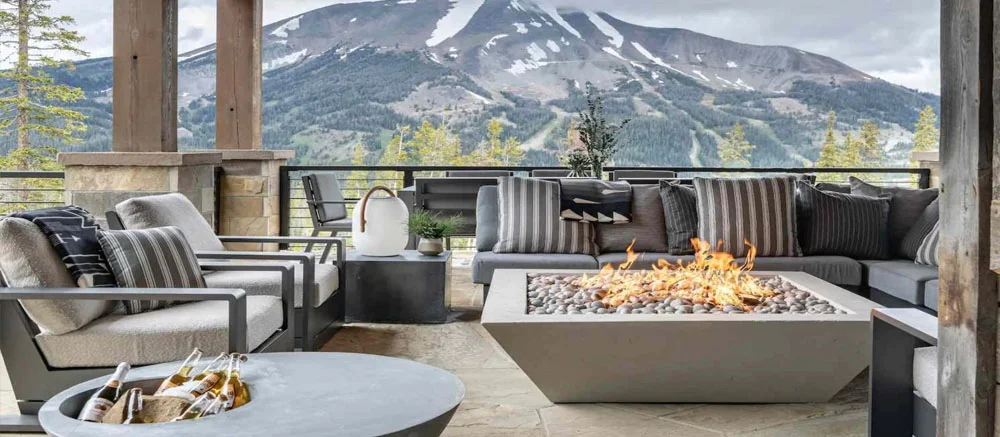 Outdoor fire pit